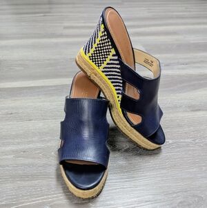 Sondra Roberts Angie Wedge Sandal Size 7M